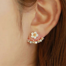 Korean Style Small Flower Daisy Piercing Stud Earrings For Women Rhinestone Elegant Silver Earings Jewelry J4U66