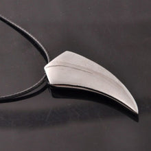 Brave Men's Necklace Stainless Steel Wolf Tooth Necklace Animal Pendant Necklaces Jewelry Gift J4U66