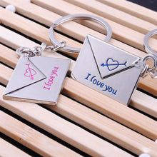 2pcs Lover's Keyrings Envelope "I love you" Engraved Cupid's Arrow Heart Keychains J4U66