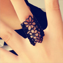 Jewelry Accessories anel Feminino Black Gold Cutout Lace Flower Ring Finger Rings for Women s J4U66