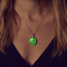 Women Chocker Pendants Necklace Glow In The Dark Locket Hollow Glowing Rose Shape Stone Pendant J4U66