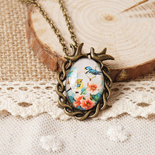 Vintage Antique Oval Flower Bird Alloy Pendant Necklace For Women Jewelry s Style Glass Cabochon Statement Necklace J4U66
