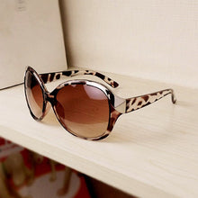 Women Fashion Sunglasses New Metal Rivet Spectacles Oversized Round Sun Glasses Eyeglasses 3 colors  J4U66